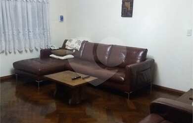 Imagem: A casa possui 2 Dormitórios, 4 Banheiros, 2 Vagas na garagem