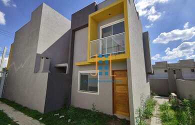 Imagem: A casa possui 3 Dormitórios, 1 Banheiro, 2 Vagas na garagem