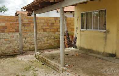 Imagem: A casa possui 3 Dormitórios, 1 Banheiro, 1 Vaga na garagem