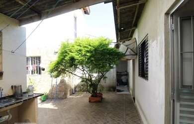 Imagem: A casa possui 5 Dormitórios, 5 Banheiros, 2 Vagas na garagem