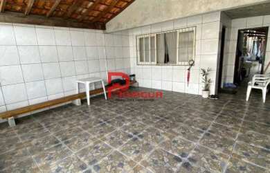 Imagem: A casa possui 2 Dormitórios, 1 Banheiro, 2 Vagas na garagem