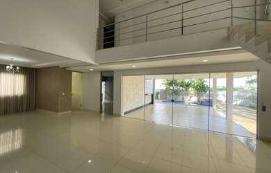 Imagem: A casa possui 4 Dormitórios, 5 Banheiros, 4 Vagas na garagem