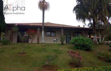 Imagem: A casa possui 3 Dormitórios, 3 Banheiros, 200m² de Área e