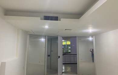 Imagem: O depósito possui 1 Vaga na garagem, 30m² de Área e está