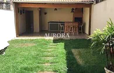 Imagem: A casa possui 3 Dormitórios, 2 Banheiros, 3 Vagas na garagem