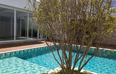 Imagem: A casa em condomínio possui 4 Dormitórios, 5 Banheiros, 337m²