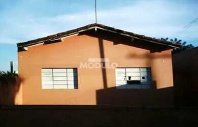 Imagem: A casa possui 2 Dormitórios, 1 Banheiro, 70m² de Área e