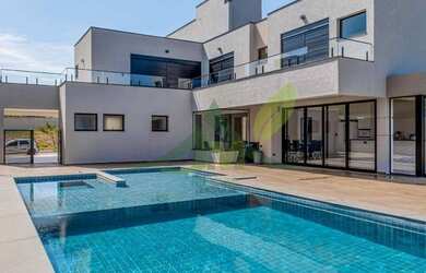 Imagem: A casa em condomínio possui 4 Dormitórios, 5 Banheiros, 5