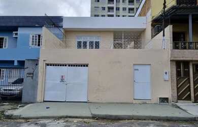 Imagem: A casa possui 2 Dormitórios, 1 Banheiro, 1 Vaga na garagem