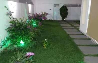 Imagem: A casa possui 3 Dormitórios, 1 Banheiro, 2 Vagas na garagem