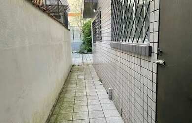 Imagem: A casa possui 3 Dormitórios, 4 Banheiros, 2 Vagas na garagem