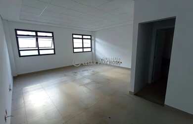 Imagem: O depósito possui 1 Vaga na garagem, 32m² de Área e está