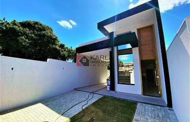 Imagem: A casa possui 3 Dormitórios, 2 Banheiros, 1 Vaga na garagem