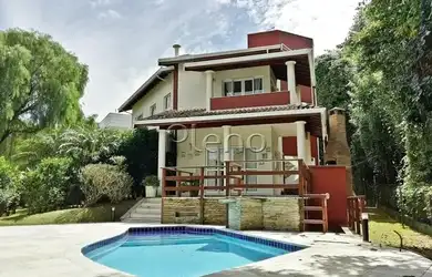 Imagem: A casa possui 3 Dormitórios, 5 Banheiros, 4 Vagas na garagem