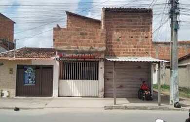 Imagem: A casa possui 2 Dormitórios, 1 Banheiro, 1 Vaga na garagem