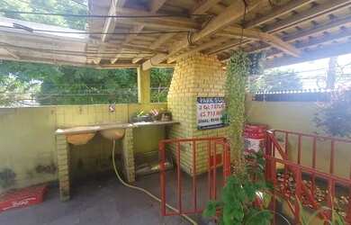 Imagem: A casa possui 5 Dormitórios, 5 Banheiros, 2 Vagas na garagem