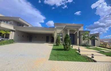 Imagem: A casa em condomínio possui 4 Dormitórios, 5 Banheiros, 5