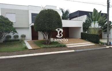 Imagem: A casa em condomínio possui 3 Dormitórios, 4 Banheiros, m²