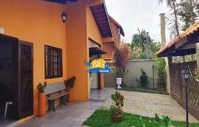 Imagem: A casa em condomínioe possui 5 Dormitórios, 1 Banheiro, 4