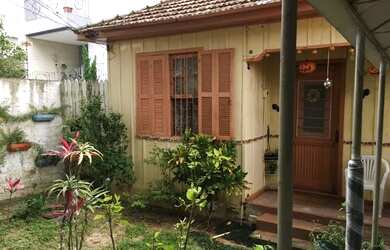 Imagem: O terreno possui 400m² de Área e está localizado em Cristo