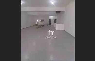 Imagem: O depósito possui 2 Vagas na garagem, 160m² de Área e está