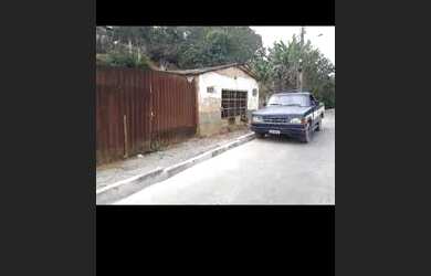 Imagem: A casa possui 2 Dormitórios, 1 Banheiro, 3 Vagas na garagem