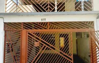 Imagem: A casa possui 2 Dormitórios, 1 Banheiro, 1 Vaga na garagem