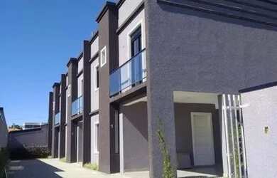 Imagem: A casa possui 3 Dormitórios, 2 Banheiros, 1 Vaga na garagem