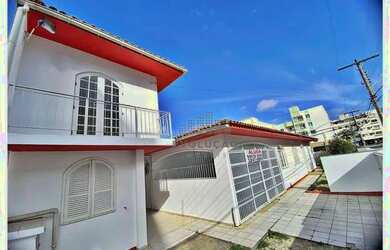 Imagem: A casa possui 5 Dormitórios, 5 Banheiros, 2 Vagas na garagem