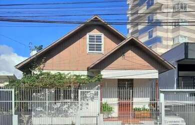 Imagem: A casa possui 5 Dormitórios, 2 Banheiros, 1 Vaga na garagem