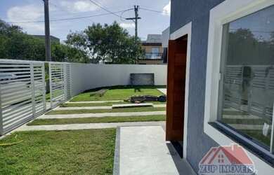 Imagem: A casa possui 3 Dormitórios, 2 Banheiros, 2 Vagas na garagem