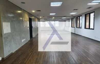 Imagem: O depósito possui 5 Vagas na garagem e 280m² de Área e está