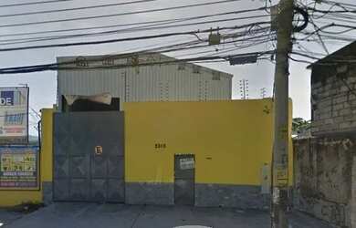 Imagem: O depósito possui 5 Vagas na garagem e 784m² de Área e está