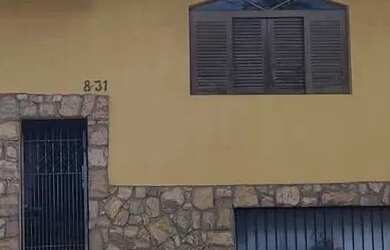 Imagem: A casa possui 2 Dormitórios, 3 Banheiros, 2 Vagas na garagem