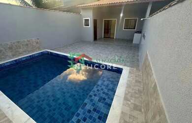 Imagem: A casa possui 2 Dormitórios, 2 Banheiros, 2 Vagas na garagem