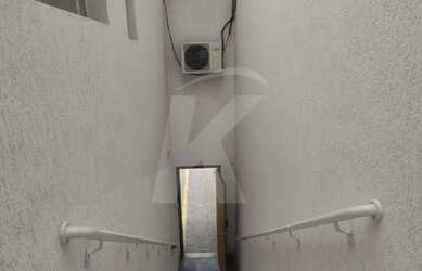 Imagem 2: Seu Novo Escritório Espera por Você Conjunto Comercial Moderno na Água...