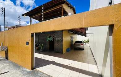 Imagem: A casa possui 3 Dormitórios, 4 Banheiros, 4 Vagas na garagem