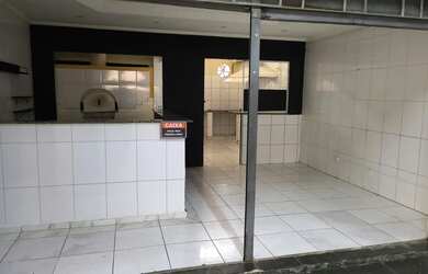 Imagem: O depósito possui 1 Vaga na garagem, 100m² de Área e está