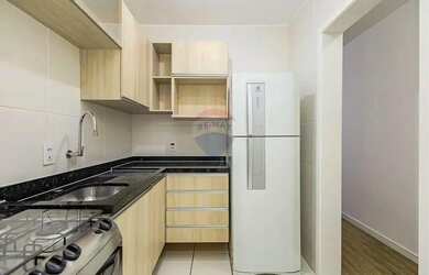 Imagem: O apartamento possui 2 Dormitórios, 1 Banheiro, 1 Vaga na garagem