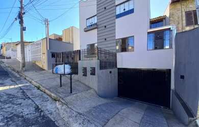 Imagem: O apartamento possui 2 Dormitórios, 2 Banheiros, 2 Vagas na