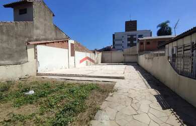 Imagem: O terreno possui 300m² de Área e está localizado em Centro