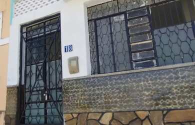 Imagem: A casa possui 3 Dormitórios, 1 Banheiro e está localizado