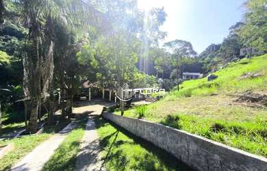 Imagem: A casa possui 4 Dormitórios, 4 Banheiros, 4 Vagas na garagem