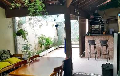 Imagem: A casa em condomínio possui 2 Dormitórios, 2 Banheiros, 1