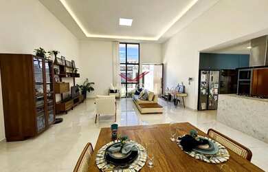 Imagem: A casa possui 3 Dormitórios, 3 Banheiros, 2 Vagas na garagem