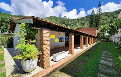 Imagem: A casa em condomínio possui 4 Dormitórios, 4 Banheiros, 4