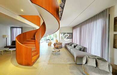 Imagem: A casa em condomínio possui 5 Dormitórios, 5 Banheiros, 3