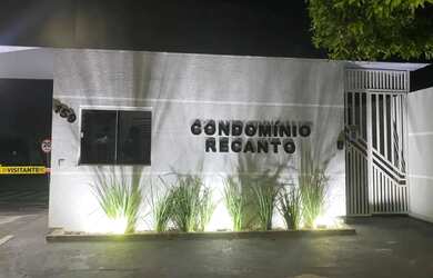 Imagem: A casa possui 3 Dormitórios, 1 Banheiro, 2 Vagas na garagem