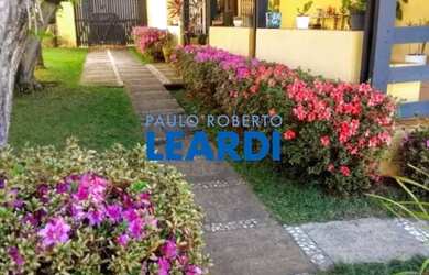 Imagem: A casa possui 3 Dormitórios, 3 Banheiros, 5 Vagas na garagem