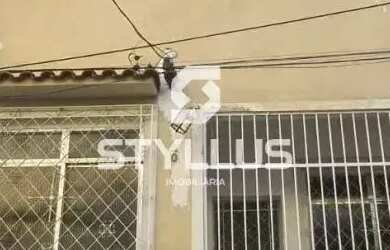 Imagem: A casa possui 4 Dormitórios, 1 Banheiro, 1 Vaga na garagem